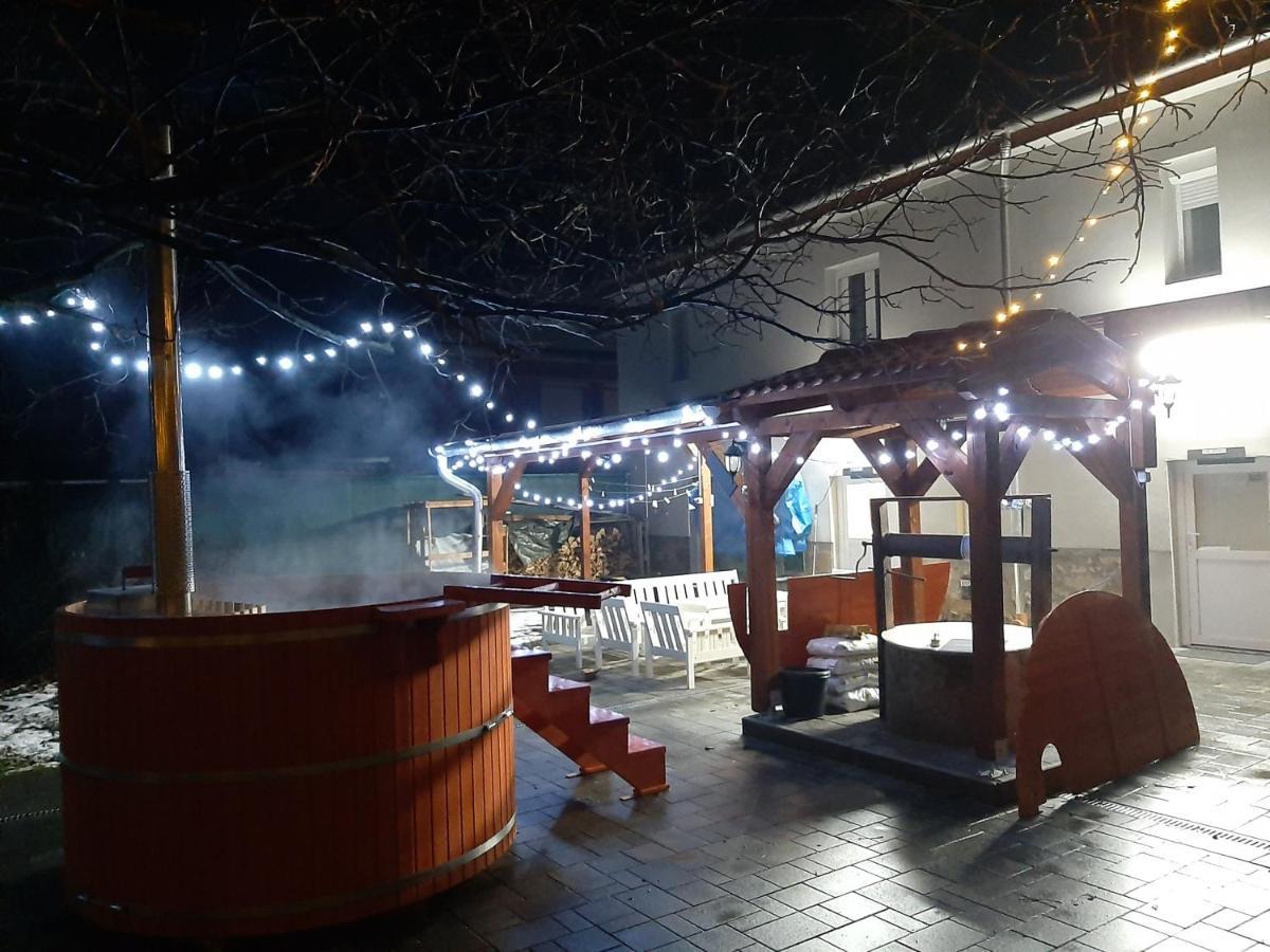 Hotel E-Tekergok Haza Bukkzserc Exteriér fotografie